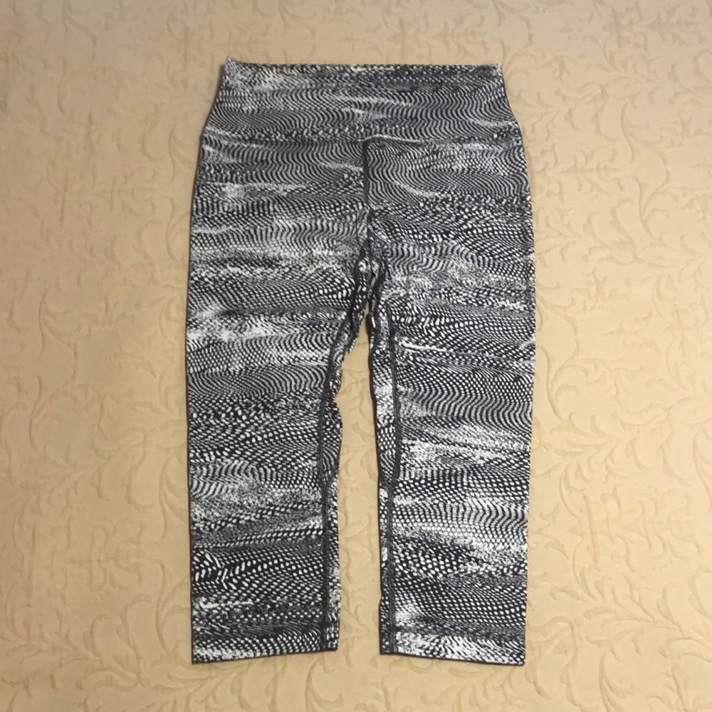 Lululemon Athletica Patterned Cropped Leggings